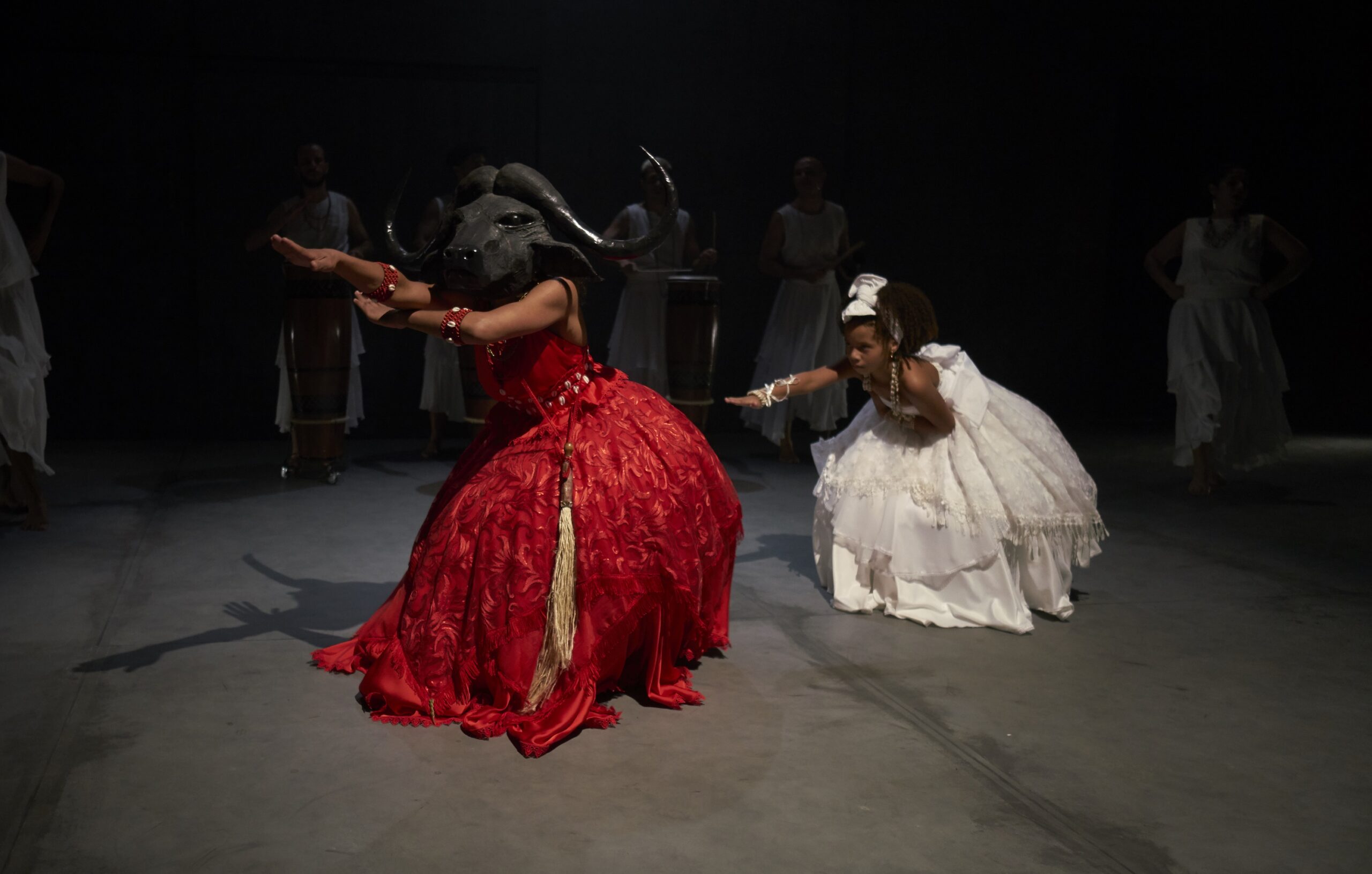 CÁRCERE OU PORQUE AS MULHERES VIRAM BÚFALOS