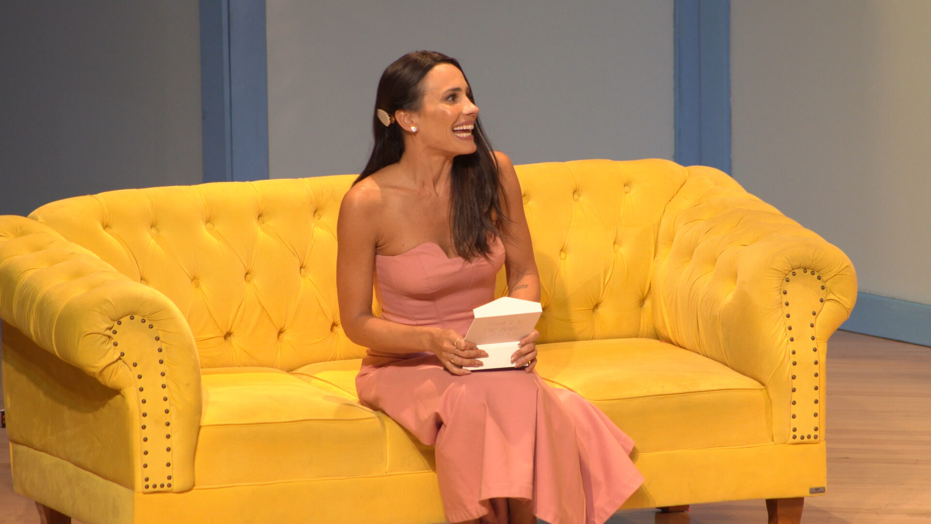 ALUGA-SE UM NAMORADO