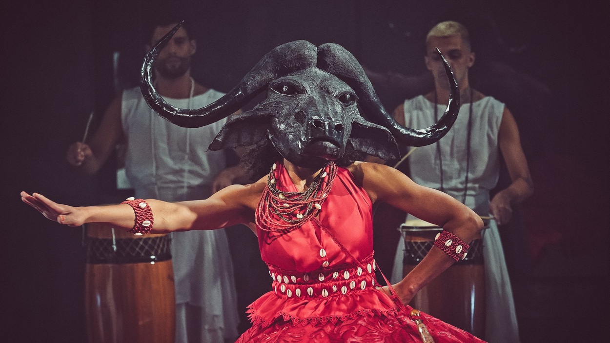 CÁRCERE OU PORQUE AS MULHERES VIRAM BÚFALOS