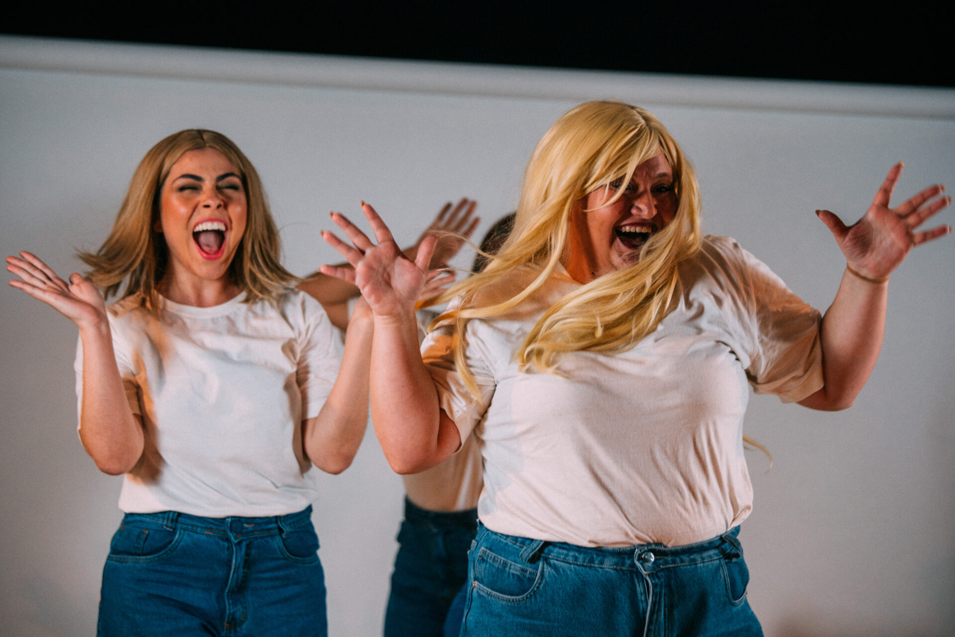 A GENTE TE LIGA, LAURA