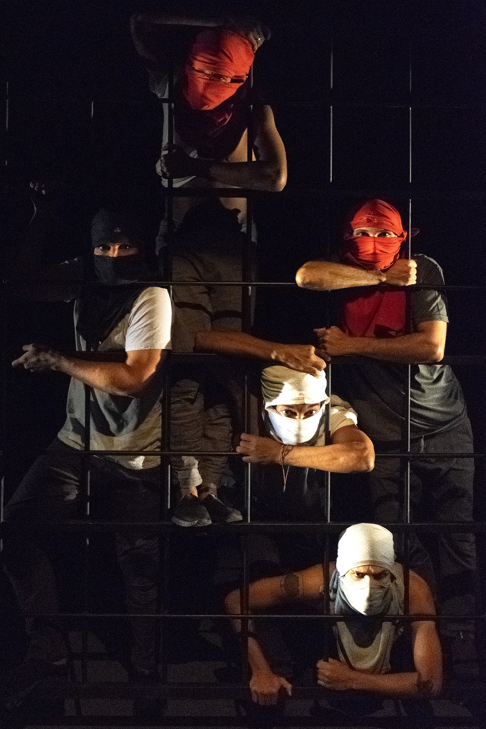 CÁRCERE OU PORQUE AS MULHERES VIRAM BÚFALOS