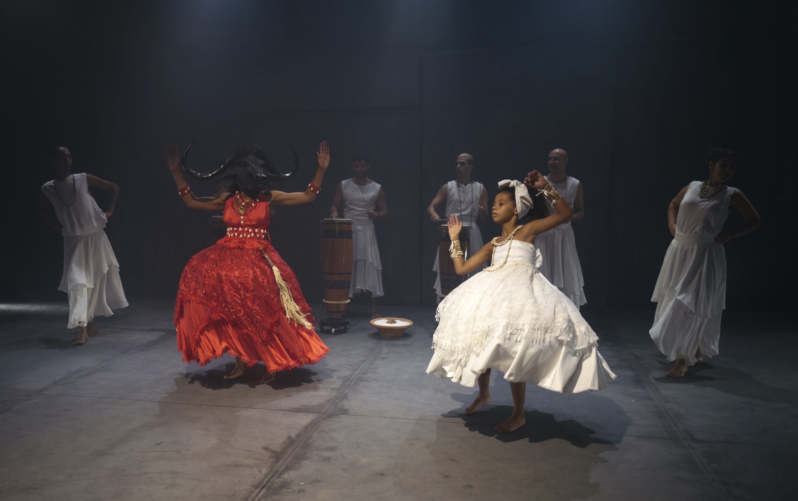 CÁRCERE OU PORQUE AS MULHERES VIRAM BÚFALOS